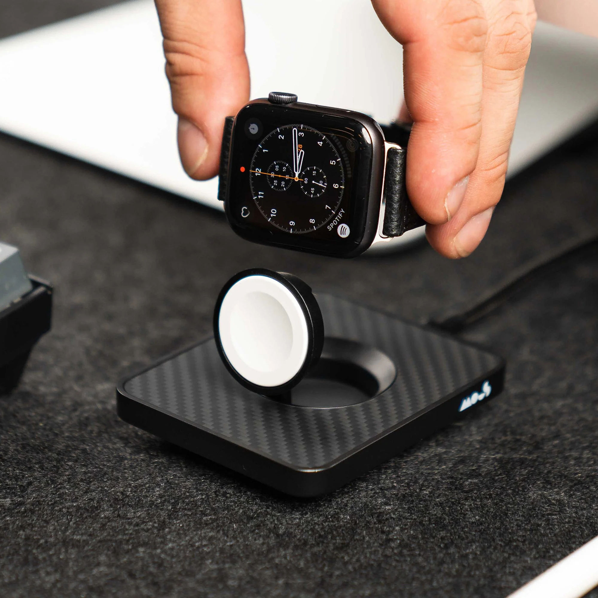 Aramid Fibre Wireless Apple Watch® Charger - Image 11
